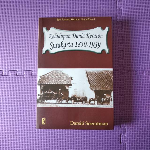 Buku Sejarah Kehidupan Dunia Keraton Kraton Surakarta 1830-1939 Darsiti Soeratman