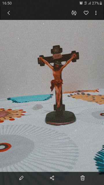 Salib Yesus Motif Kulit Kayu Duduk 21 Cm