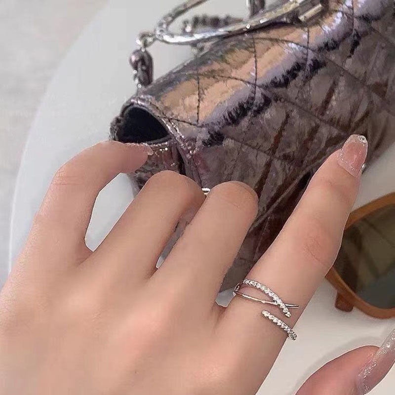 Cincin Jari Desain Hello Kitty Aksen Berlian Untuk Wanita