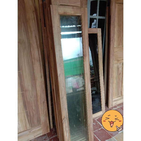 jendela jati kaca hitam