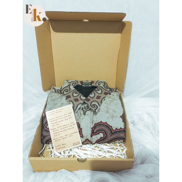 

HAMPERS BAJU BATIK UNTUK HADIAH PASANGAN