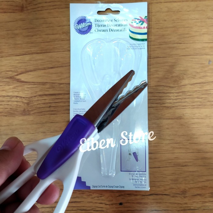 

Wilton Decorative Sccisors Zig-Zag / Gunting Zig-Zag