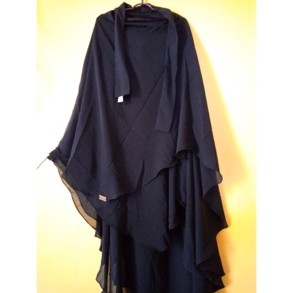 Preloved FK Almina bysofni