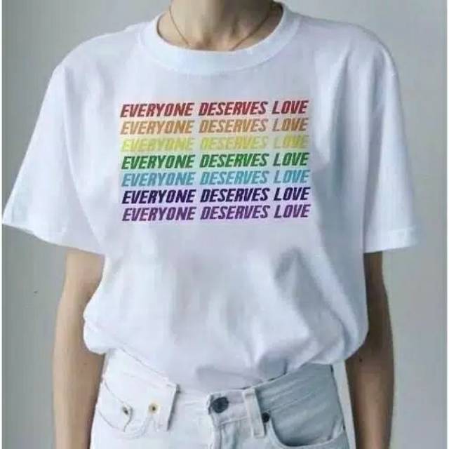 Fourfashion TSHIRT EVERYONE DESERVES LOVE TSHIRT WANITA