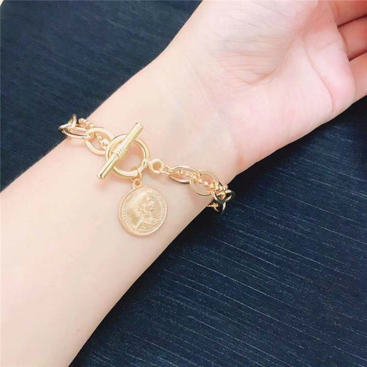 Gelang Liontin Kepala Model Double Layer Untuk Kecantikan