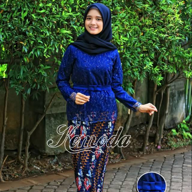 Kebaya tile mutiara