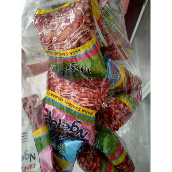 

Makanan ringan cup cup isi 20pc