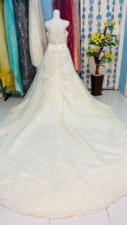 Tas Untuk Membawa Gaun