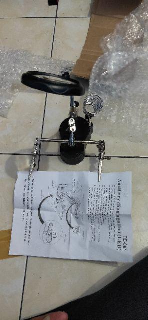 Alat Pegangan Solder Dan Kaca Pembesar