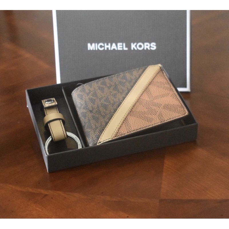 Dompet Branded Pria Michael Kors Gifting Slim Billfold Wallet With Key Fob Box Set Brown Multi - 100