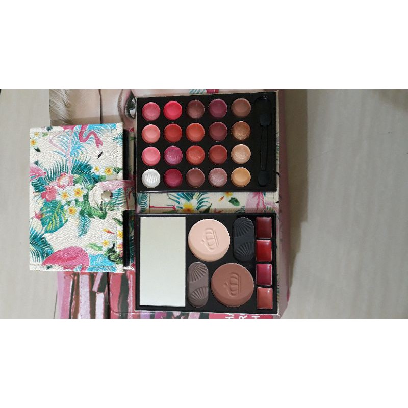 Make up dompet besar