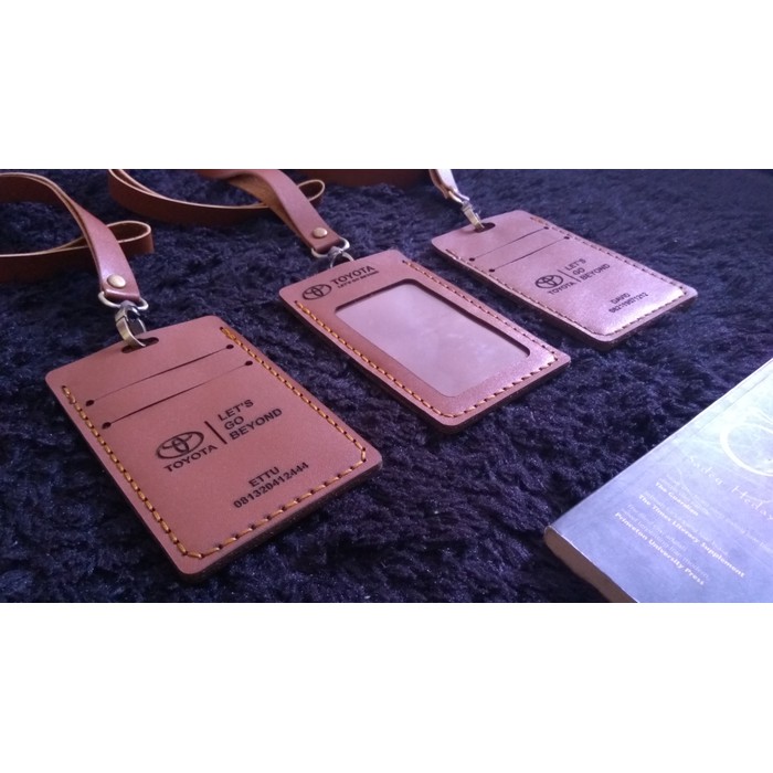 

Custom ID Card Holder Gantungan name tag kulit asli simpel brending