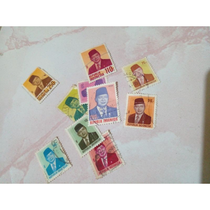 

perangko/stamp lama bekas pakai seri soeharto indonesia