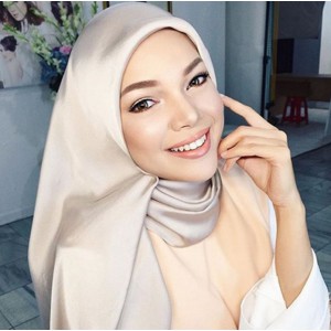 Jilbab satin segi4/jilbab pesta satin/kerudung satin