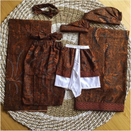 Set Keluarga Pakaian Batik Adat Bali