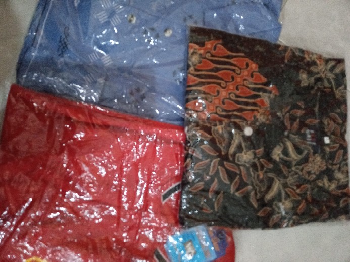 Kemeja Katun Murah Esmale - Kemeja Dewasa Murah - Kemeja Pria Murah = Kemeja Thr Batik / Abstark