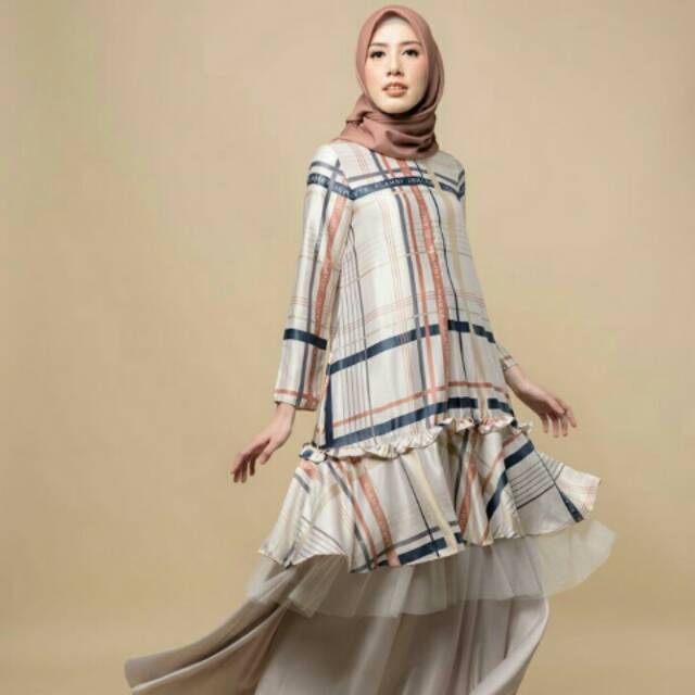 FULLBOOKED AKASHA TUNIK WEARING KLAMBY