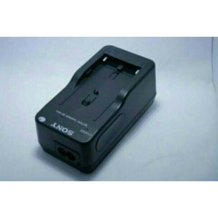 Charger Handycam Sony HXR-MC2500 &amp; Baterai Handycam Sony HXR-MC2500