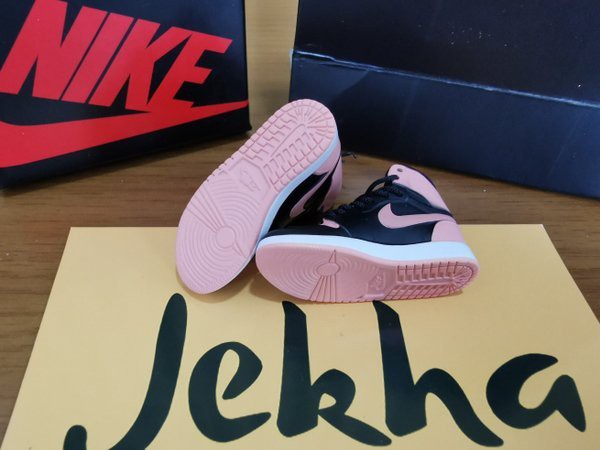 Air Jordan 1 Crimson Tint - 3D Sneakers Keychain Gantungan Kunci