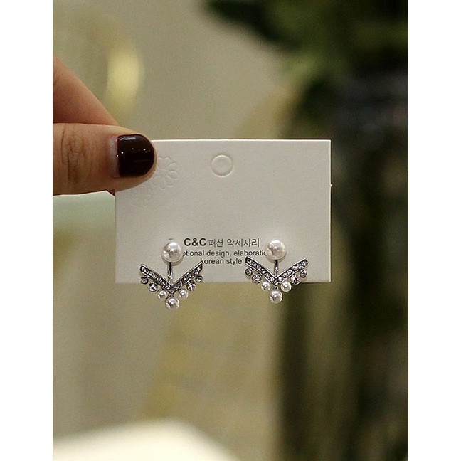 LRC Anting Tusuk Fashion Silver Diamond Stud Earrings With Pearl Geometry D66082