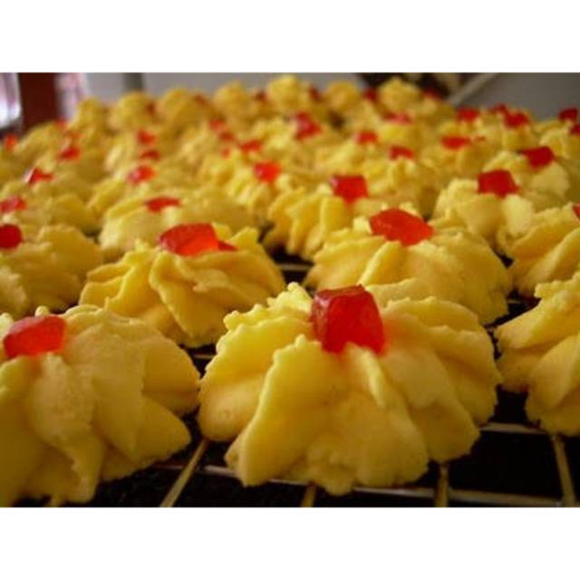 

READY KUE KERING SEMPRIT SUSU MAWAR MINI STRAWBERRY MANIS JAJAN LEBARAN PARCEL TOPLES MIKA