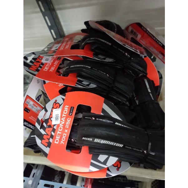 ban luar maxxis detonator 700x25 c kevlar-new