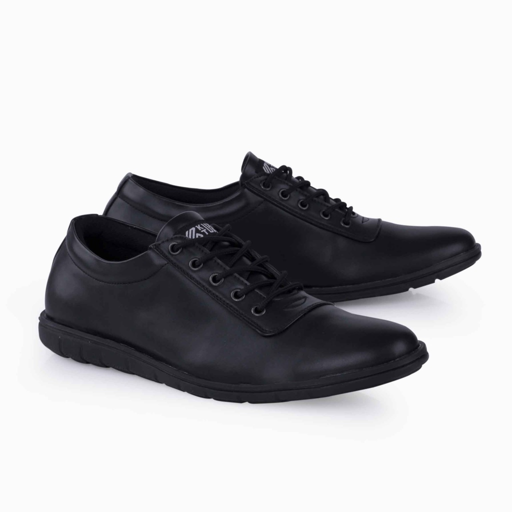 Sepatu Sneakers Formal Pria Hitam 174