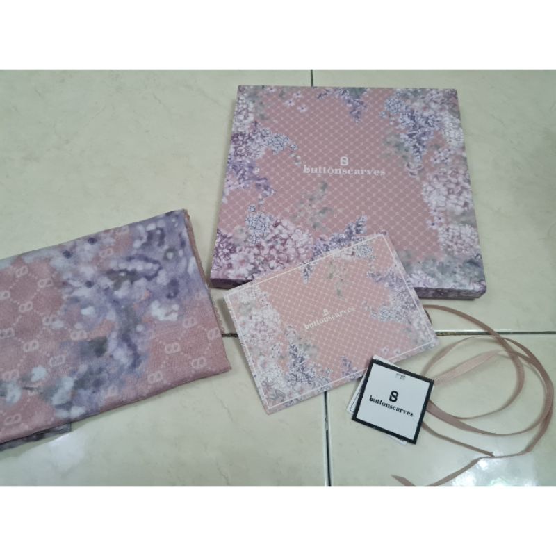 Preloved Buttonscarves Hydrangea Rabe