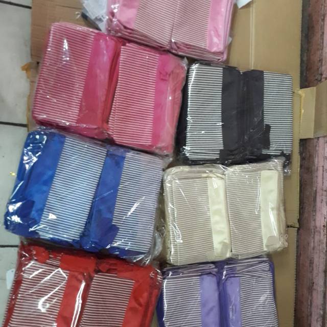 

Souvenir tempat kosmetik polosan motif garis