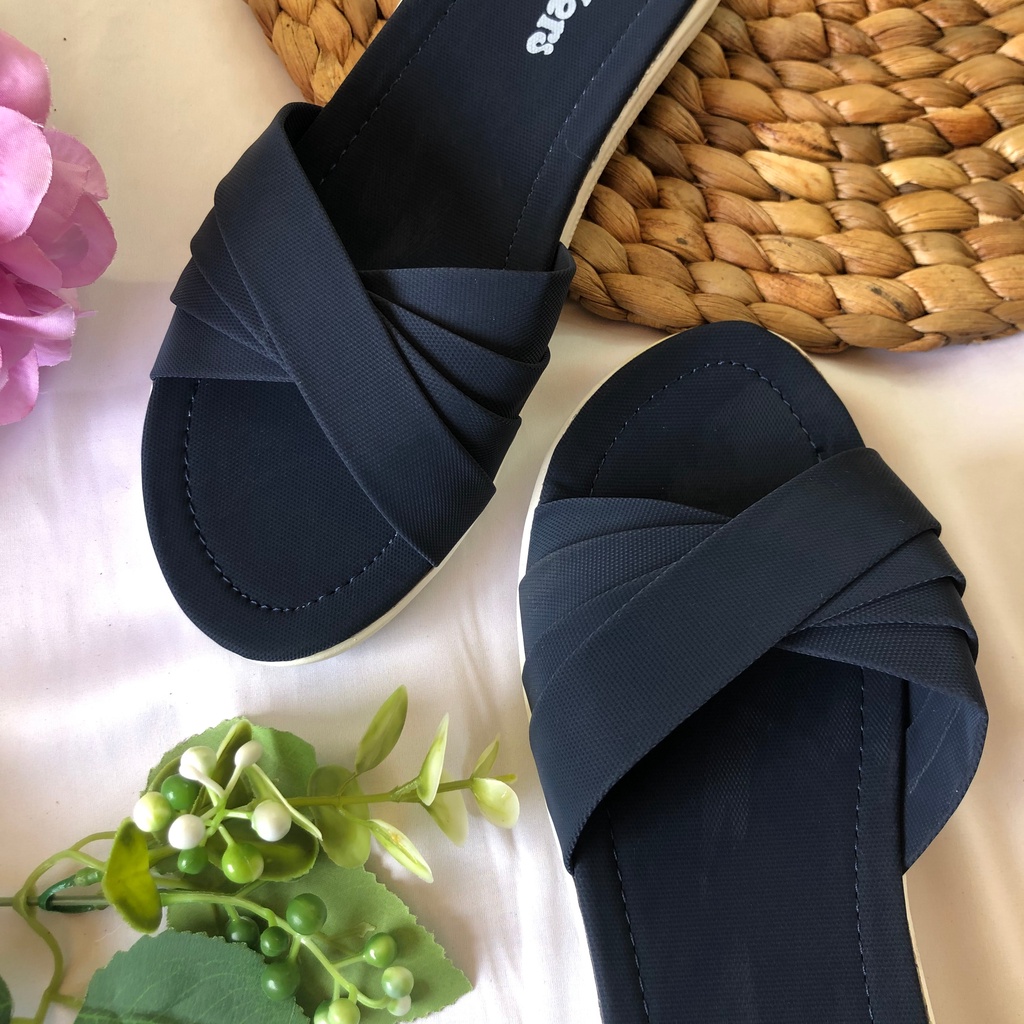 SANDAL SLOP KIPAS 5 SENDAL WANITA CEWEK TERLARIS KECE POPULER TRANDY TERMURAH SANDAL SLOP WANITA KEKINIAN TERBARU FLAT TEPLEK SENDAL PEREMPUAN SELOP CEWEK CEWE CASUAL SANTAI RUMAH IBU Puffy Slip Sandal