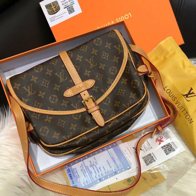 Tas cewek slempangLV