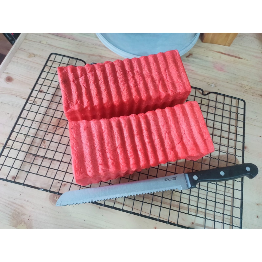 

Roti Bandung / Kasino Merah Cabe Uk. 20 cm X 8 cm X 8 cm