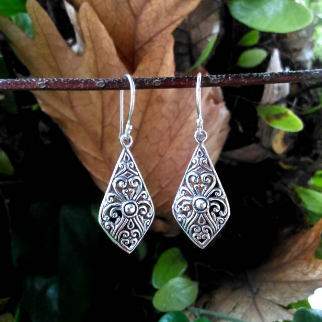 Anting Perak Ukiran Bali