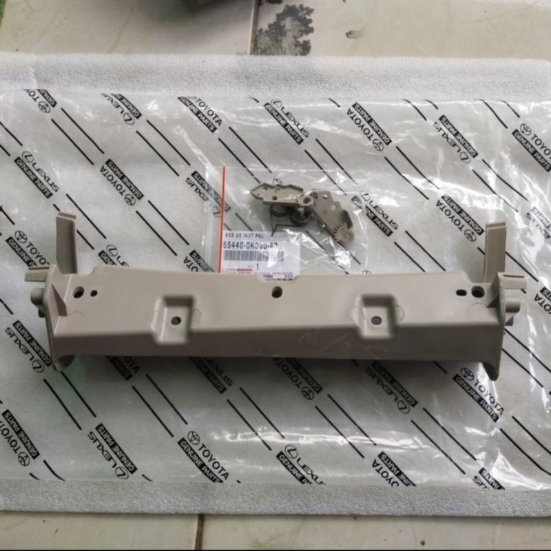 Breket Laci Dashboard Mobil Toyota Innova 2005 - 2014 Breket Tutup Laci Innova Lama Original