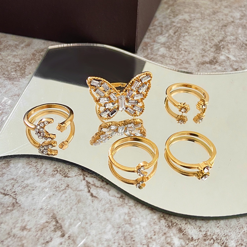 5pcs / Set Cincin Desain Kupu-Kupu Bulan Bintang Aksen Kristal Warna Emas Untuk Wanita