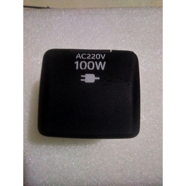 Toyota Land Cruiser 200 LAND CRUISER 200 soket 220 volt 100 watt