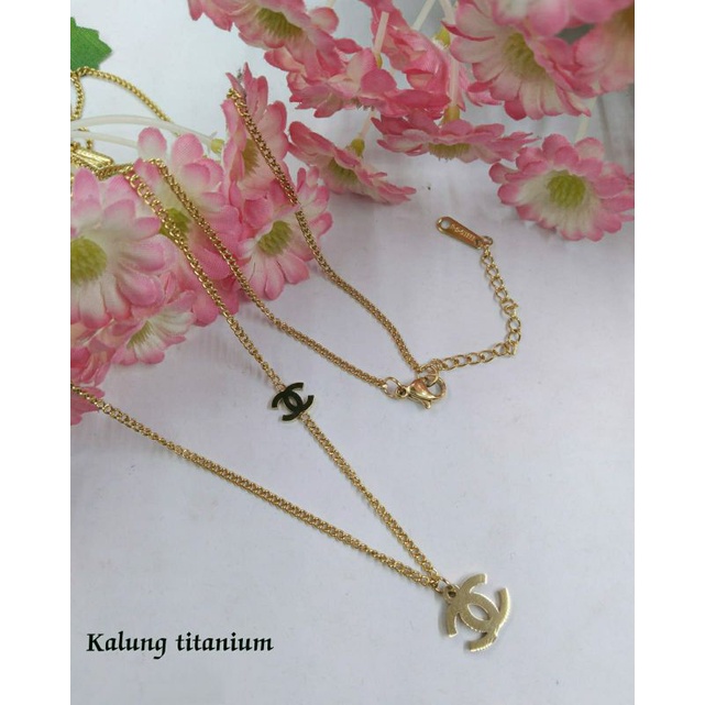 Fourfashion Kalung Titanium Motif Chenel Rantai Kekinian S175