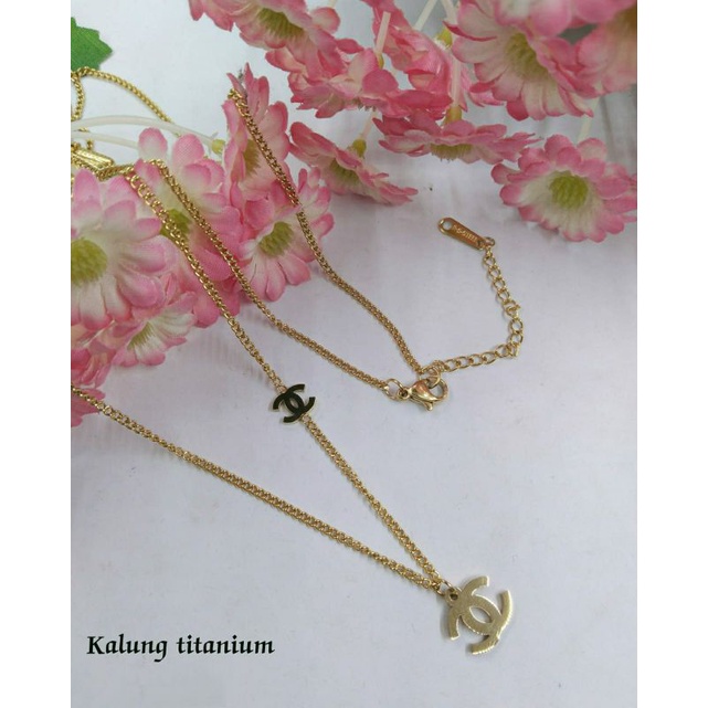 Fourfashion Kalung Titanium Motif Chenel Rantai Kekinian S175