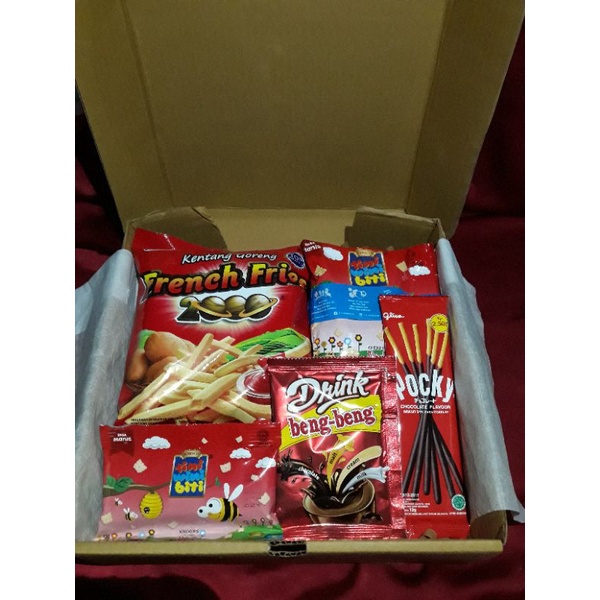 snack box /hampers jajan / kado ulang tahun