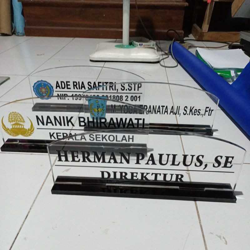

PAPAN NAMA MEJA AKRILIK 35X12 TEBAL 1CM