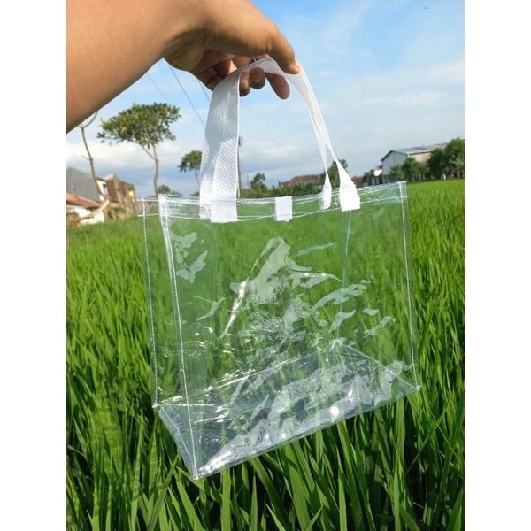 

Tas Mika souvenir godie bag ukuran 30*16*25 cm BISA ORDER SATUAN (0,20)
