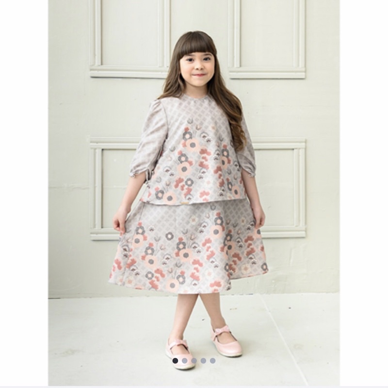 little lily in sea rose size 9/10 by Wearing Klamby ORI