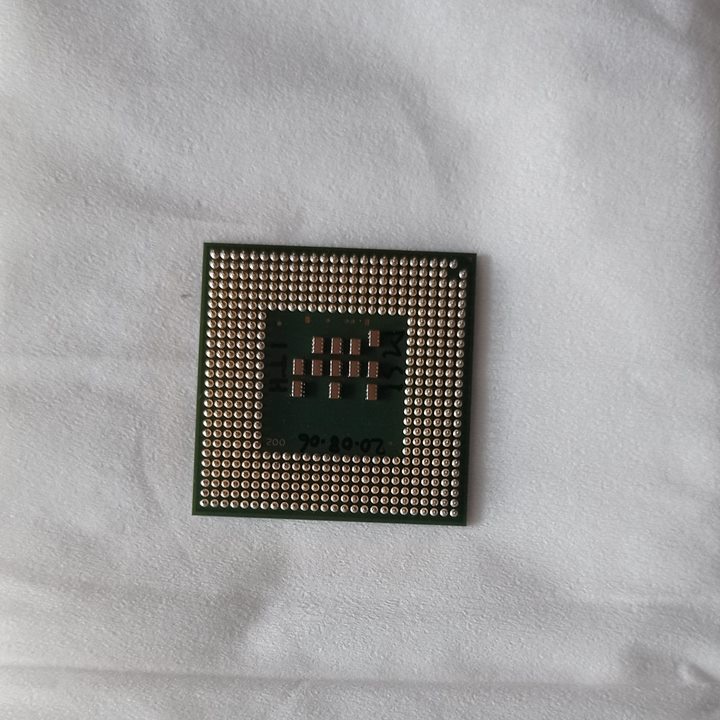 Prosesor Intel Pentium M 725A SL89T CPU Wearnes MS-1016B CPU04