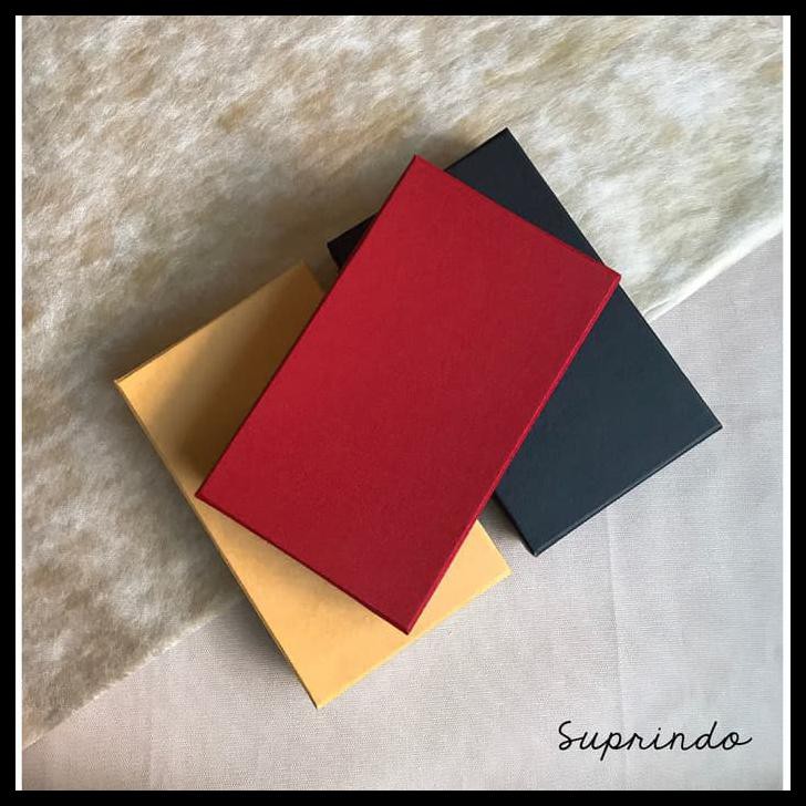

Promo Special Kotak Kado / Souvenir Uk. 20.3 X 11.8 X 4 Cm - Hitam