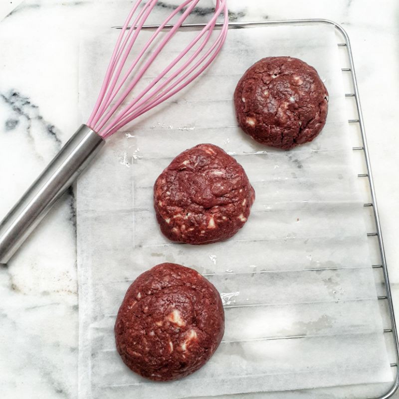 

Red Velvet soft cookies by MOLA KITCHEN