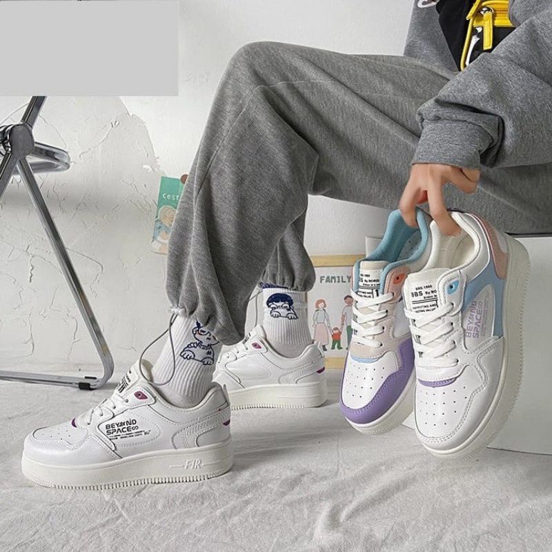 Sneakers Sepatu Wanita Beyond Space