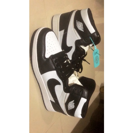 air jordan 1 black and white