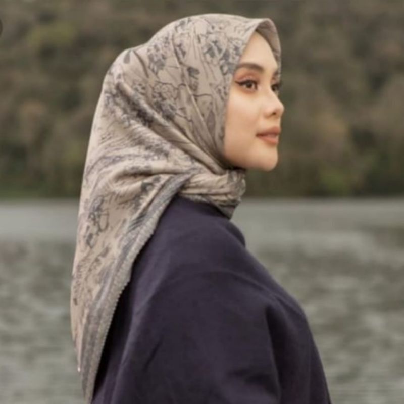 hijab voal segi empat motif akar