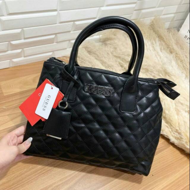 GUESS QUILTED STATUS BAG