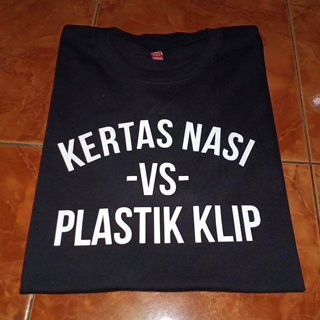 

Kaos Kertas Nasi vs Plastik